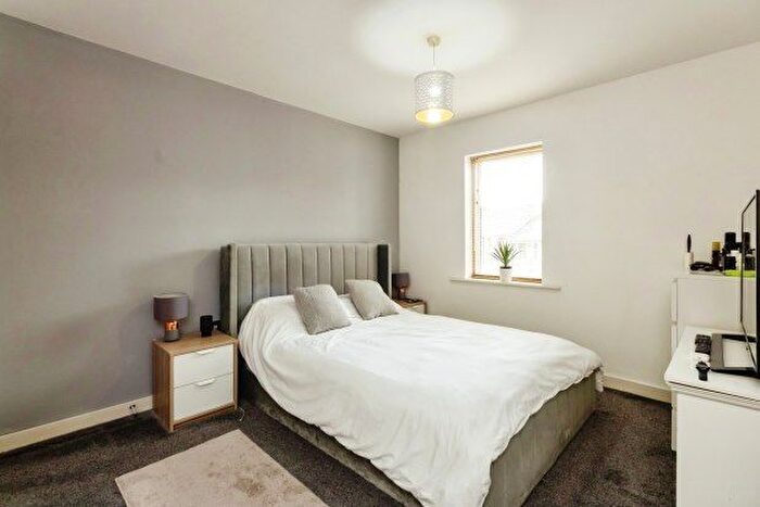 2 Bedroom Flat To Rent In Binding Close, Nottingham, NG5