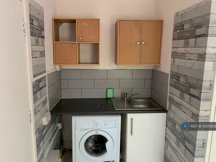 Studio To Rent In Bruce Castle Road, London, N17