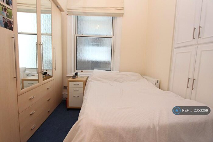 2 Bedroom Flat To Rent In Belsize Park Gardens, London, NW3