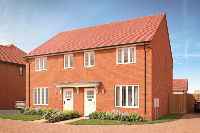 3 Bedroom Semi-Detached House For Sale In Ashingdon Road, Rochford, SS4