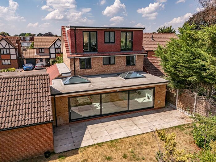 4 Bedroom Detached House For Sale In Hazelbury Close, London, SW19