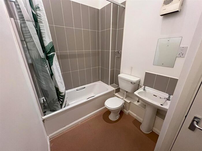 1 Bedroom Flat To Rent In Church Street, Huddersfield, HD1