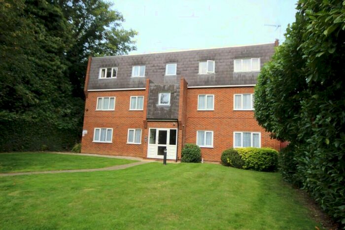 2 Bedroom Flat To Rent In London Road, Brentwood, Essex, CM14