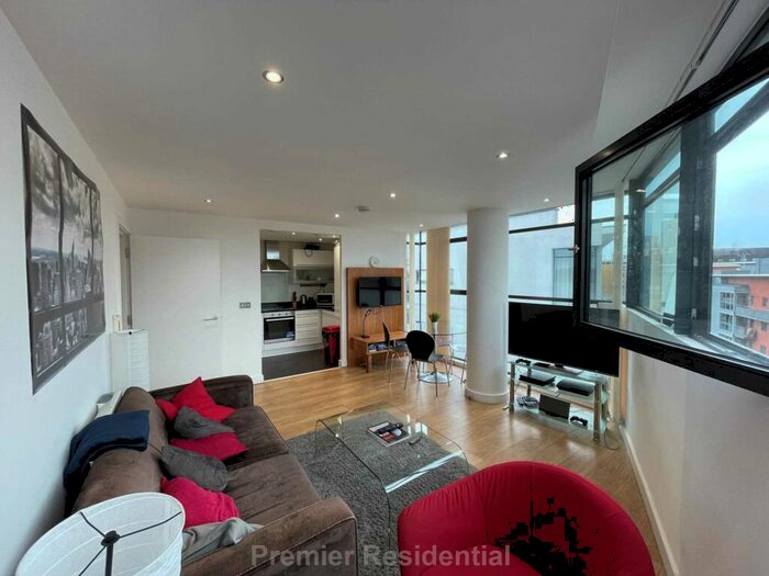 2 Bedroom Apartment To Rent In Commercial Street, Manchester, M15