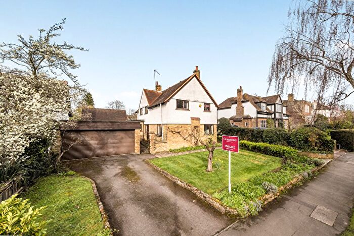 3 Bedroom Detached House For Sale In Churchfields Avenue, Weybridge, KT13