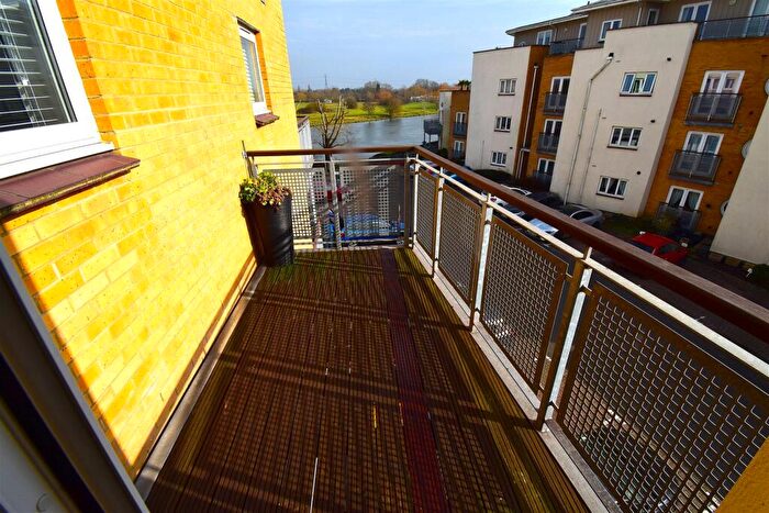 2 Bedroom Apartment To Rent In Chertsey, KT16