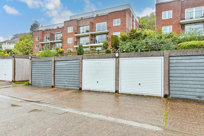 2 Bedroom Flat For Sale In London Road, River, Kent, CT17