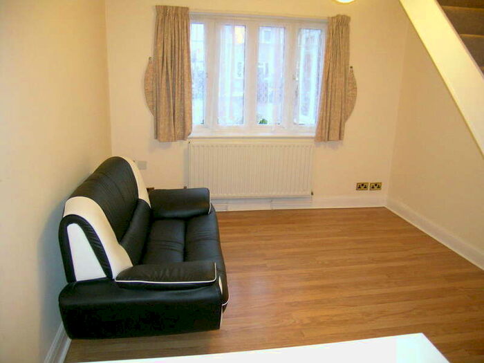 1 Bedroom End Of Terrace House To Rent In Browning Avenue, KT4