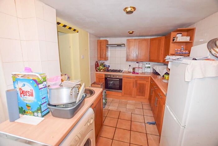 2 Bedroom Flat For Sale In Eglinton Hill, Shooters Hill, London, SE18