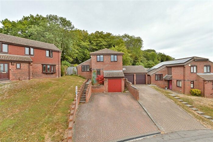 4 Bedroom Detached House For Sale In Swallow Rise, Walderslade, Chatham, Kent, ME5