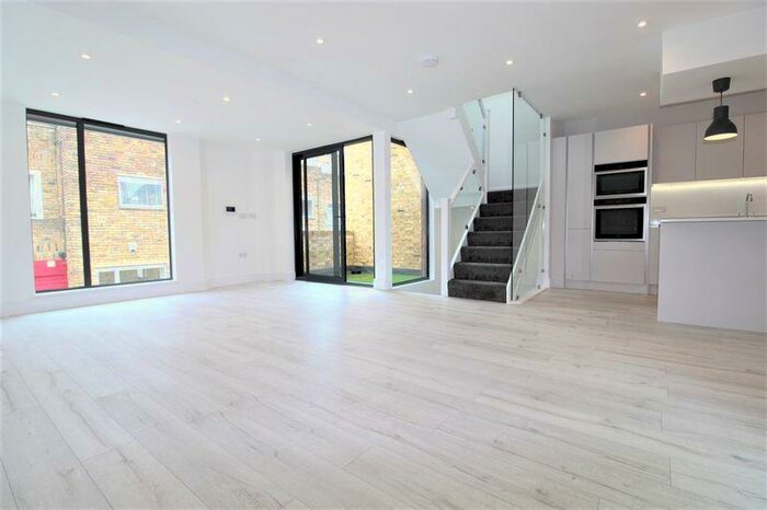 3 Bedroom Terraced House To Rent In Camden Mews, Camden, NW1