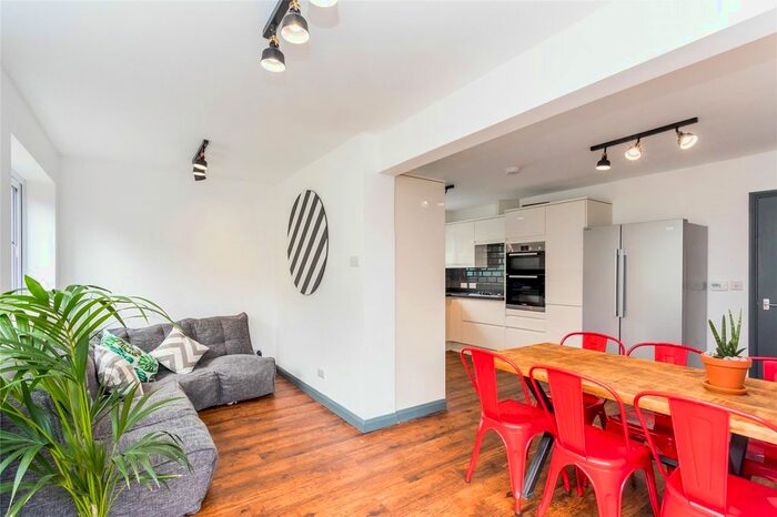 6 Bedroom Semi-Detached House To Rent In Jevington Drive, Brighton, East Sussex, BN2