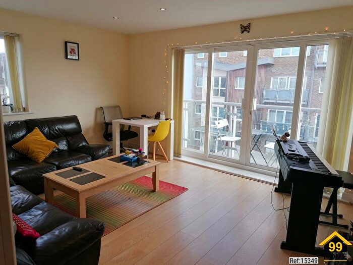 2 Bedroom Flat To Rent In Sundeala Close, Sunbury-On-Thames, United Kingdom, TW16