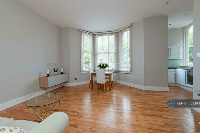 1 Bedroom Flat To Rent In Bedford Hill, London, SW12