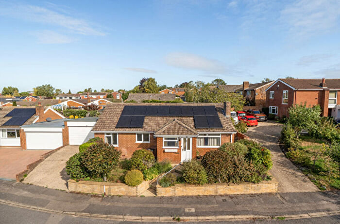 3 Bedroom Bungalow For Sale In Broadwater Road, Twyford, Reading, RG10