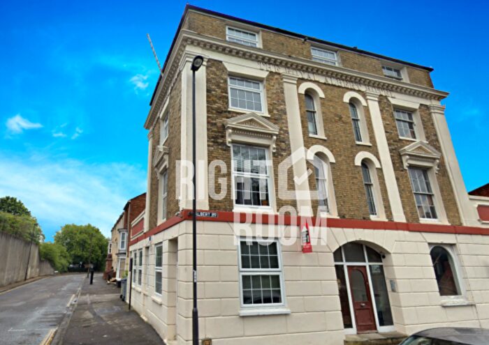 2 Bedroom Flat To Rent In Two Bed Flat, Canute Castle, Royal Crescent Road, Southampton, SO14
