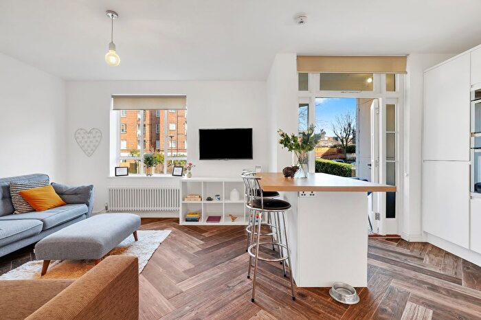 2 Bedroom Flat For Sale In Bowyer House, Vermont Road, SW18