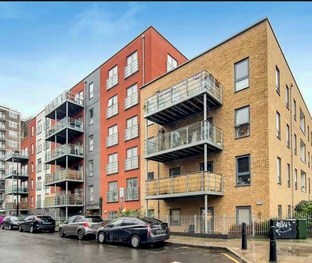 3 Bedroom Apartment To Rent In Clarke Apartments, Heath Place, Mile End, Bow, London, E3
