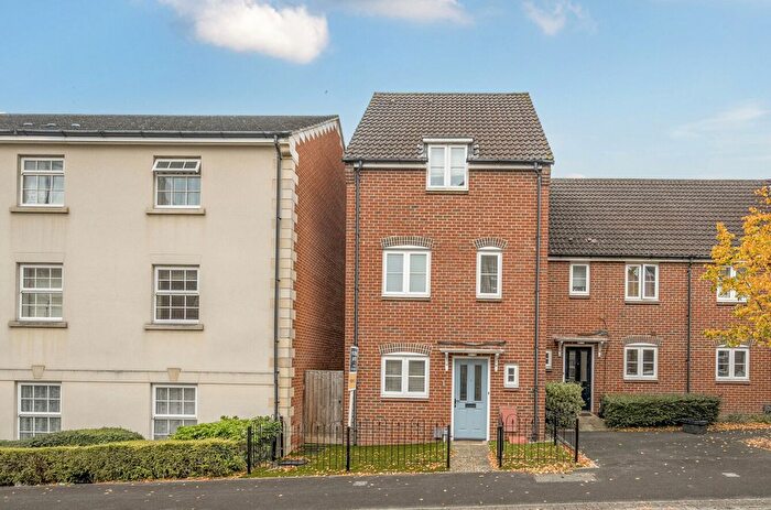 4 Bedroom Town House For Sale In Eastbury Way, Redhouse, Swindon, SN25