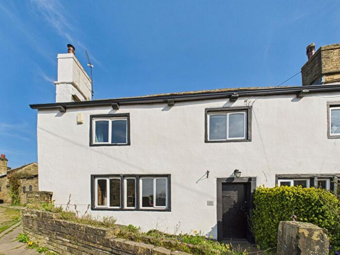 3 Bedroom House To Rent In Towngate, Hipperholme, HX3