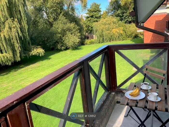 2 Bedroom Flat To Rent In Wren Drive, West Drayton, UB7
