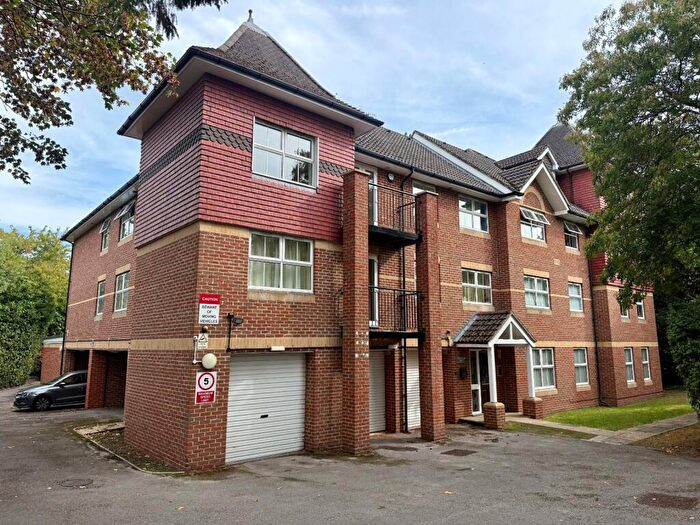 1 Bedroom Flat To Rent In Bassett Crescent East, Southampton, Hampshire, SO16