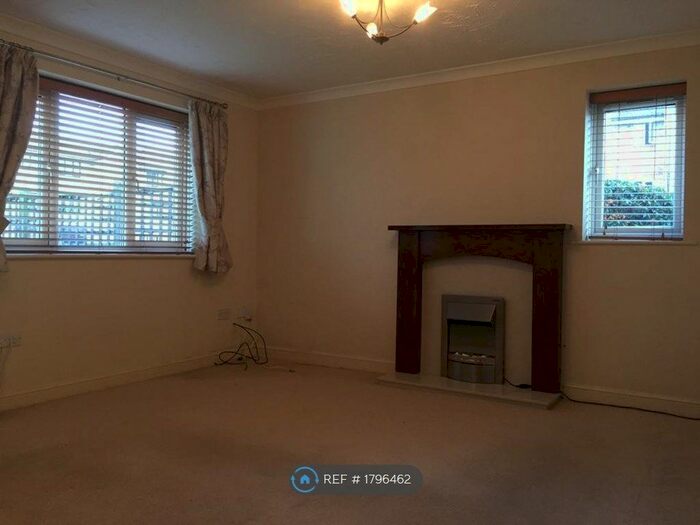 2 Bedroom Flat To Rent In Lewis House, Watford, WD18