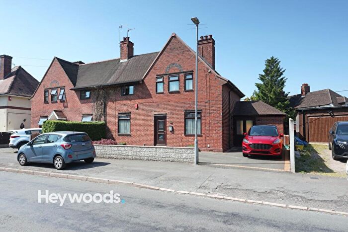 3 Bedroom Semi-Detached House For Sale In Keelings Drive, Harpfields, Stoke-on-Trent, ST4