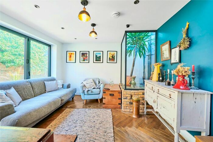 2 Bedroom Flat To Rent In Knivet Road, Fulham, SW6