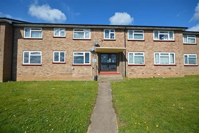 2 Bedroom Flat To Rent In Wingate Close, Braintree, CM7