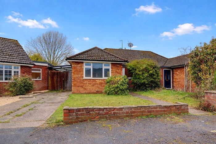 2 Bedroom Bungalow For Sale In Pymcombe Close, Princes Risborough, Buckinghamshire, HP27