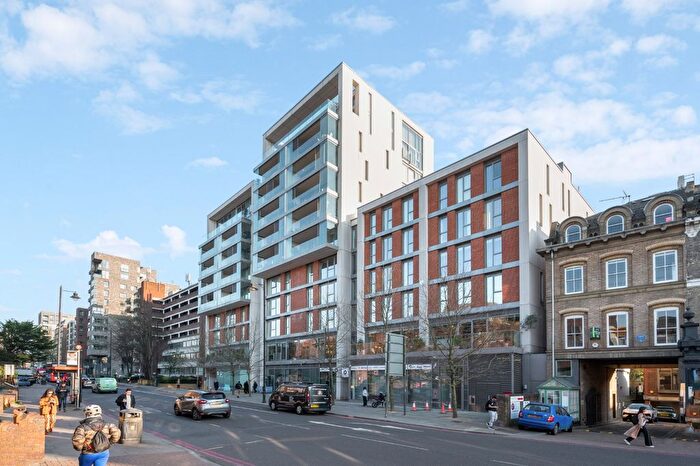 2 Bedroom Flat To Rent In Upper Richmond Road, Putney Hill, SW15