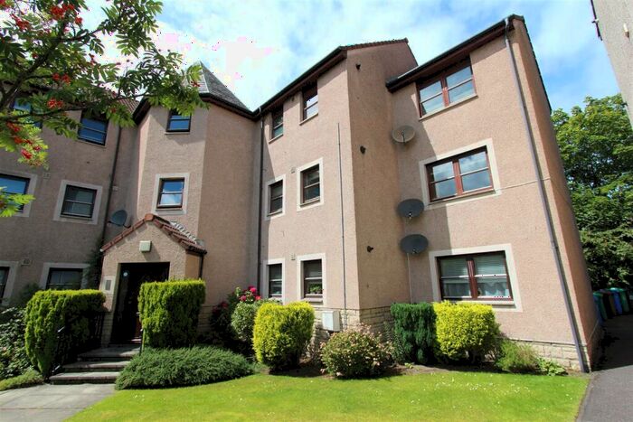 2 Bedroom Apartment To Rent In David Henderson Court, KY12