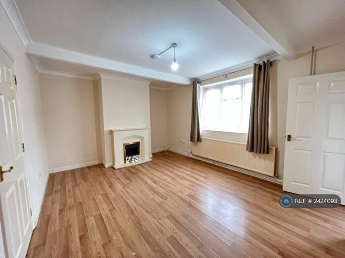 3 Bedroom Semi-Detached House To Rent In Tower Street, High Wycombe, HP13