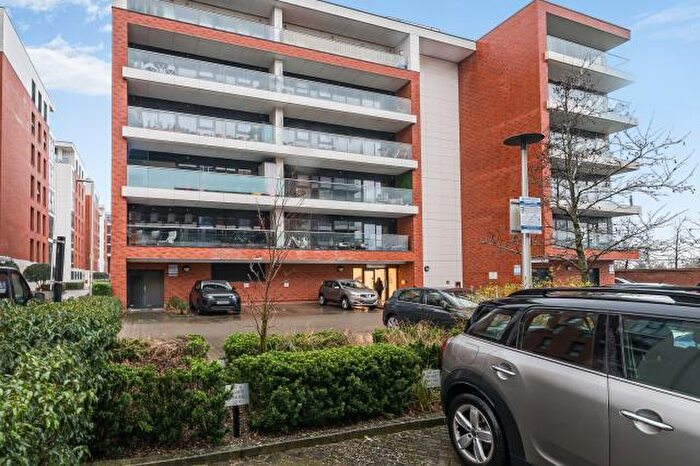 2 Bedroom Apartment For Sale In Selkirk House, Kingman Way, Newbury, RG14