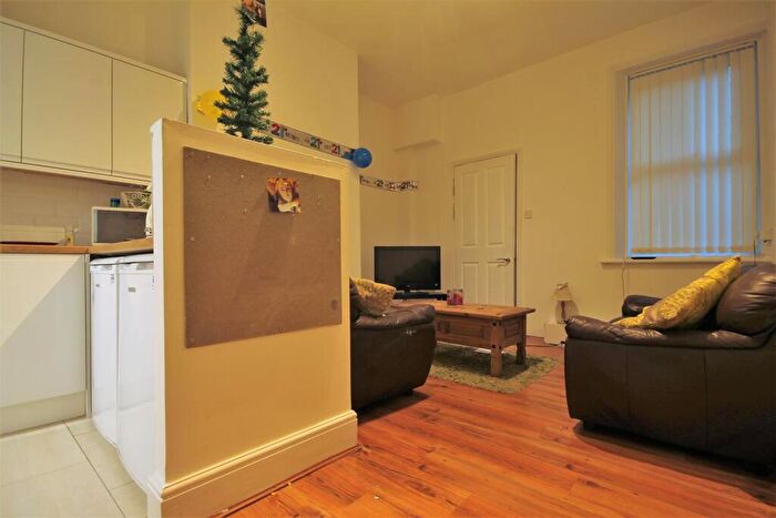 3 Bedroom Flat To Rent In Dinsdale Road, Sandyford, NE2