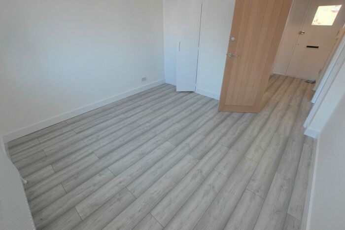 1 Bedroom Flat To Rent In Caistor Road, London, SW12