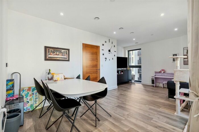 3 Bedroom Flat To Rent In Osiers Road, Wandsworth, SW18