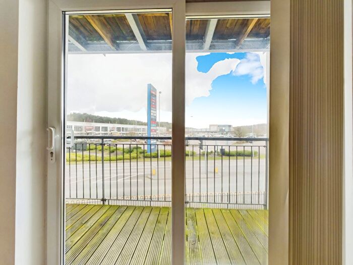 2 Bedroom Flat For Sale In Copper Quarter, Swansea, SA1