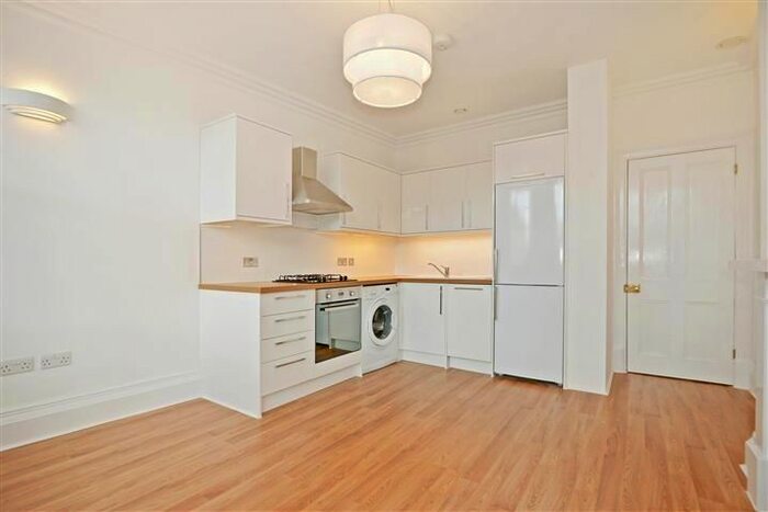3 Bedroom Flat To Rent In Durnford Street, London, SE10