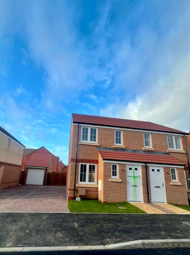 2 Bedroom House To Rent In Campus Drive, Northampton, NN2