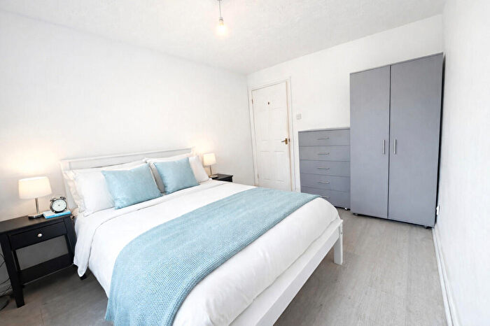 1 Bedroom Flat To Rent In Dalrymple Close, London, N14