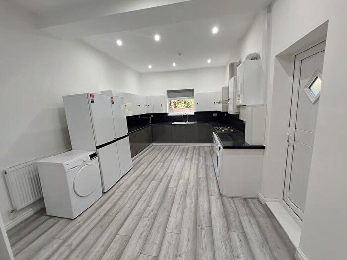 6 Bedroom Semi-Detached House To Rent In Albion Road, Manchester, Greater Manchester, M14