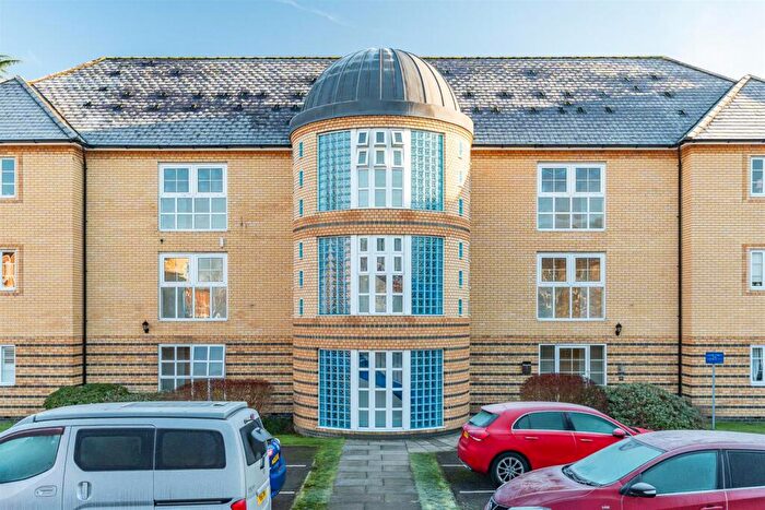 2 Bedroom Apartment For Sale In Newland Gardens, Hertford, SG13