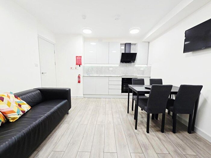 2 Bedroom Flat To Rent In Flat, Chatsworth Road, Clapton, E5