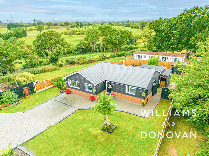4 Bedroom Detached Bungalow For Sale In Burlington Gardens, Hullbridge, SS5