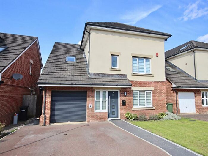 6 Bedroom Detached House For Sale In Wren Court, Calne, SN11