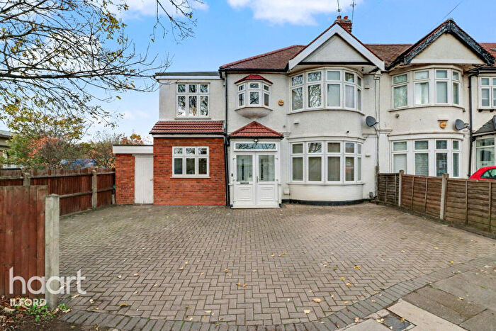 4 Bedroom End Of Terrace House For Sale In Studley Drive, Ilford, IG4