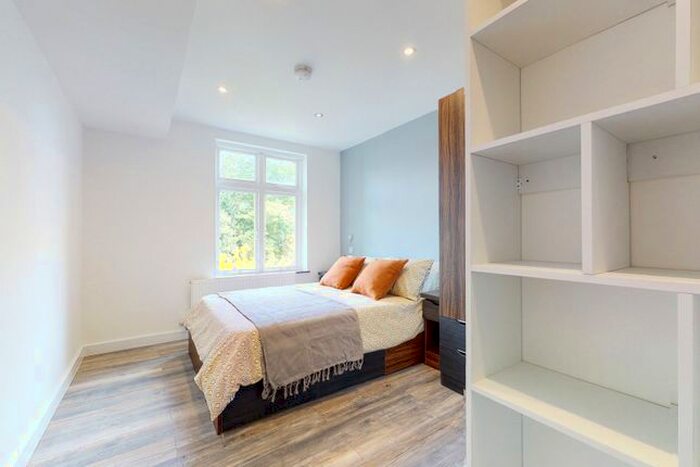 1 Bedroom Flat To Rent In Apt, Hyde Terrace #, LS2