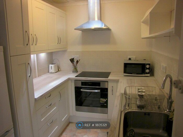 2 Bedroom Flat To Rent In Woodstock Court, Oxford, OX2